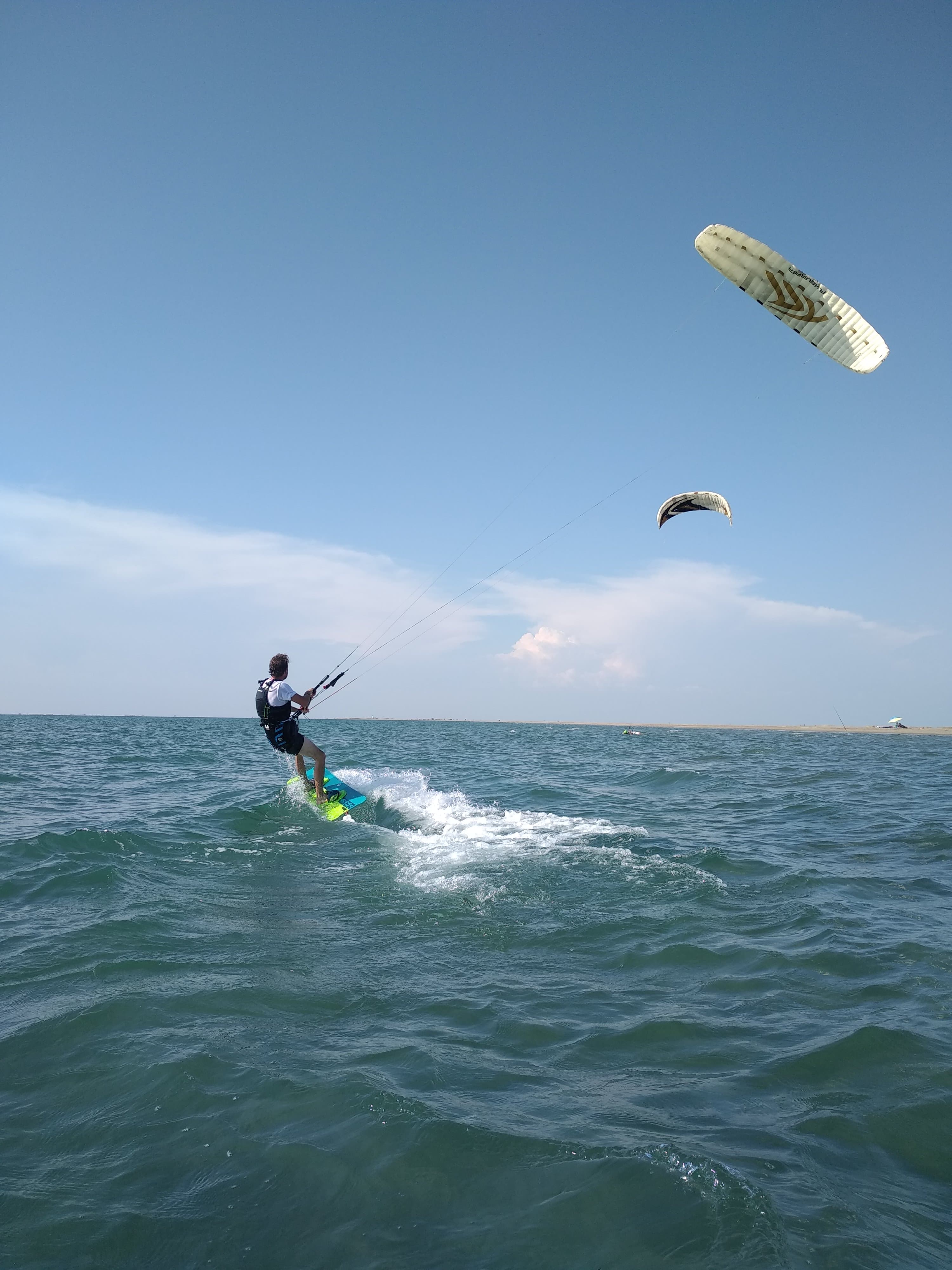 apprendre le kitesurf par vent léger a Beauduc AbsolutKiteboarding apprendre le kitesurf par vent léger a Beauduc AbsolutKiteboarding